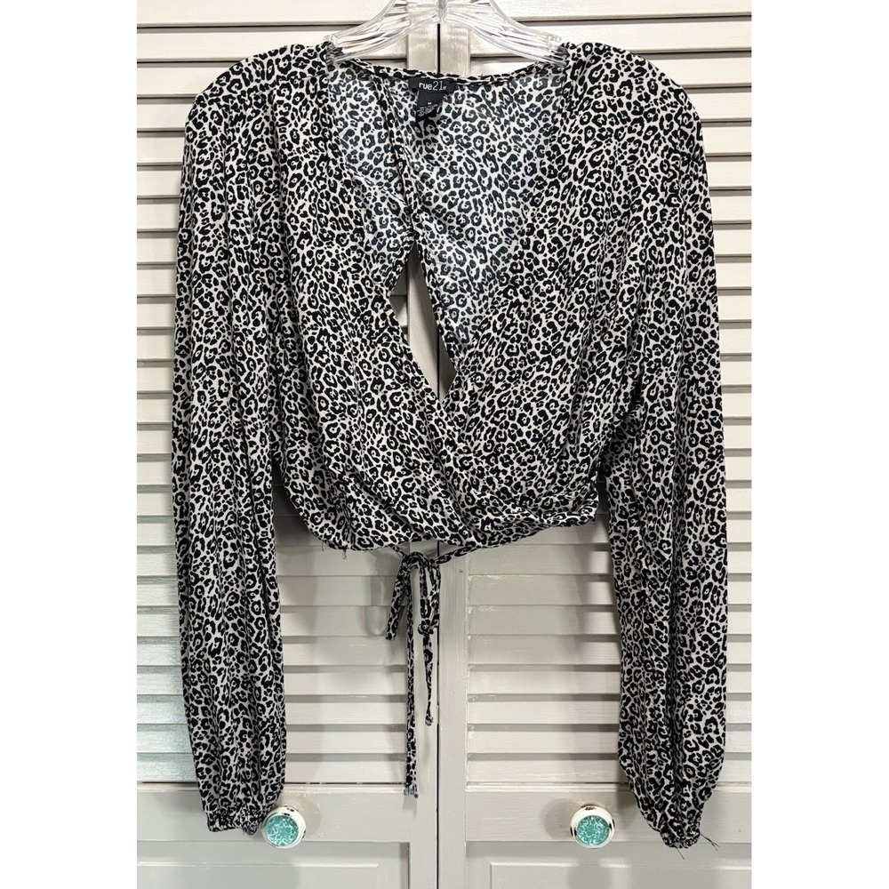 Rue 21 Black/Tan Cheetah Wrap Crop open Tie Back Long Sleeve Blouse Size M‎
